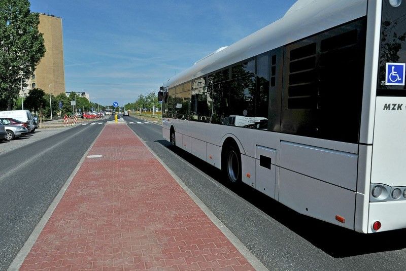 Autobus na ulicy